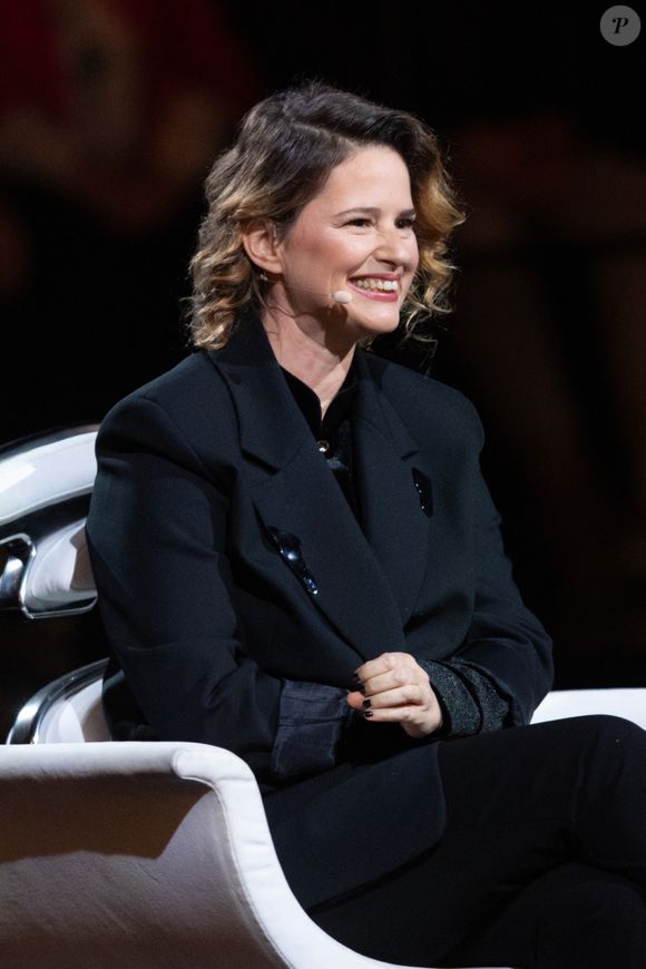 Exclusif -  Elodie Poux lors de l'enregistrement de l'émission "La chanson secrète N°14", présentée par Nikos Aliagas et diffusée le 26 décembre sur TF1, à Paris le 9 décembre 2025. © Jacovides-Moreau/Bestimage