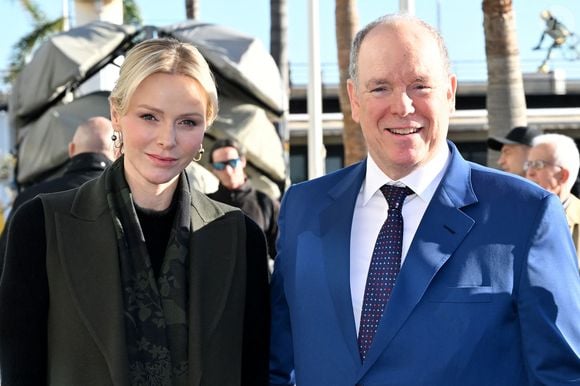 A l'occasion des fêtes, le prince s'est confié à Riviera Radio sur sa famille et sur ses enfants qu'il ne voit parfois pas autant qu'il le souhaiterait. 

Le prince Albert II de Monaco, sa femme la princesse Charlene et Camille Gottlieb ont remis les traditionnels colis de Noël aux aînés monégasques dans la meeting room du Yacht Club de Monaco dans le cadre de festivités de fin d'année de la Principauté de Monaco, le 12 décembre 2024. © Bruno Bebert/Pool Monaco/Bestimage
