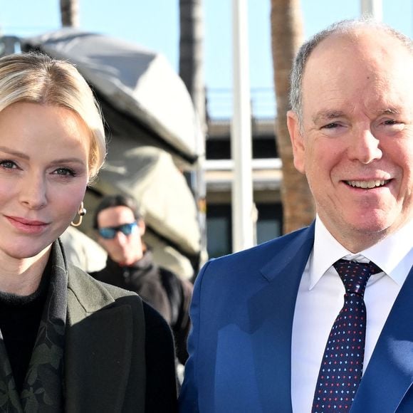 A l'occasion des fêtes, le prince s'est confié à Riviera Radio sur sa famille et sur ses enfants qu'il ne voit parfois pas autant qu'il le souhaiterait. 

Le prince Albert II de Monaco, sa femme la princesse Charlene et Camille Gottlieb ont remis les traditionnels colis de Noël aux aînés monégasques dans la meeting room du Yacht Club de Monaco dans le cadre de festivités de fin d'année de la Principauté de Monaco, le 12 décembre 2024. © Bruno Bebert/Pool Monaco/Bestimage